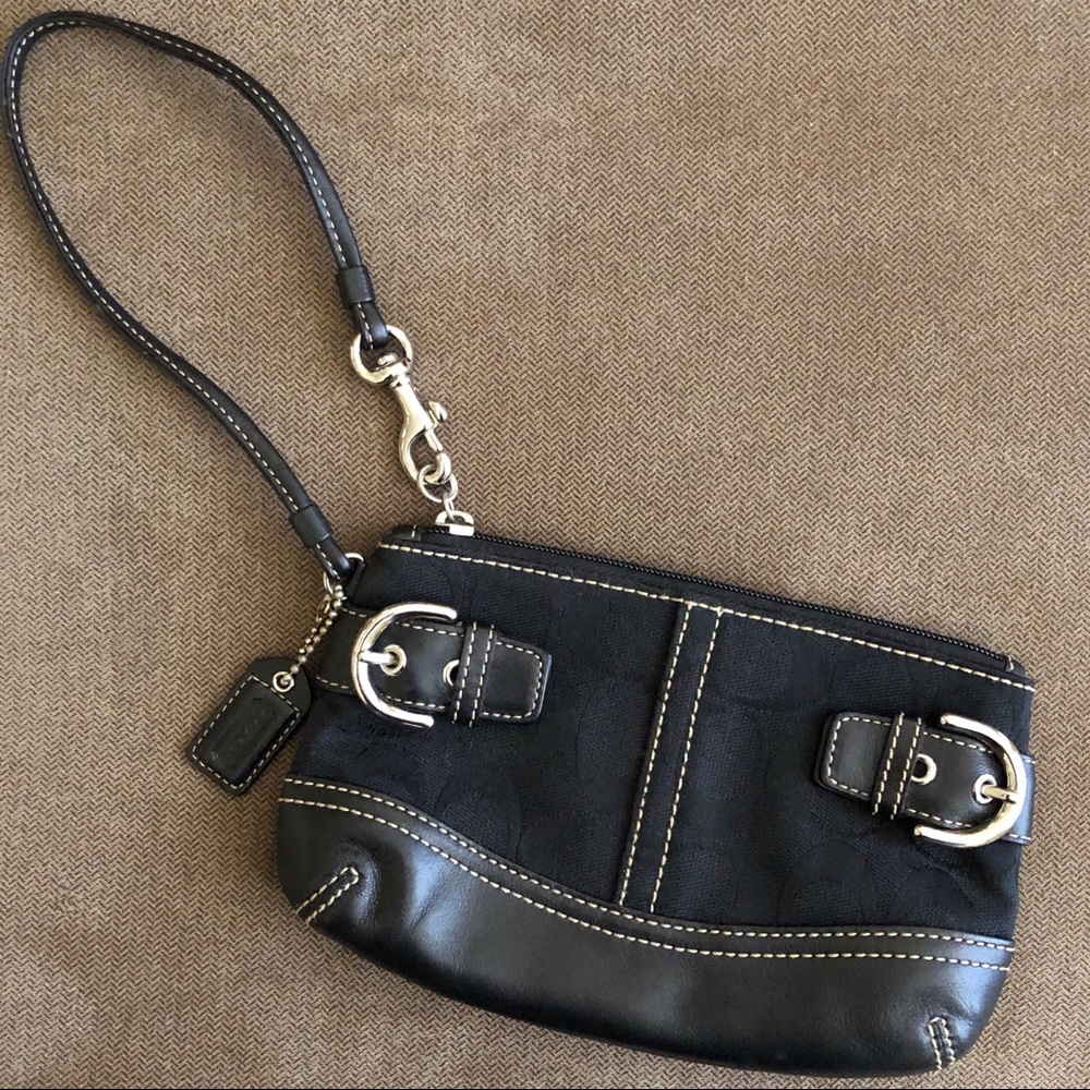 Coach 🖤 Signature Soho Wristlet